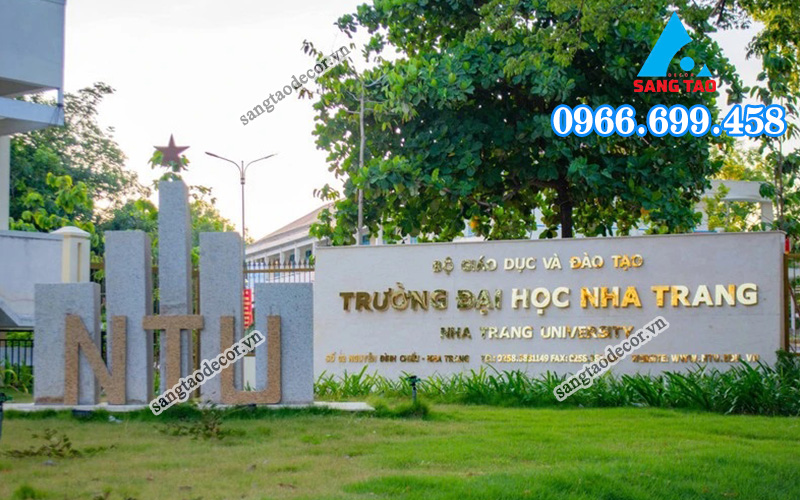 bảng hiệu trường đại hoc
