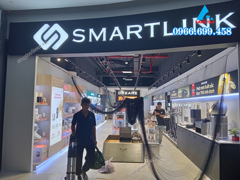 Hình ảnh thực tế thi công shop Smartlink trong Trung Tâm Thương Mại