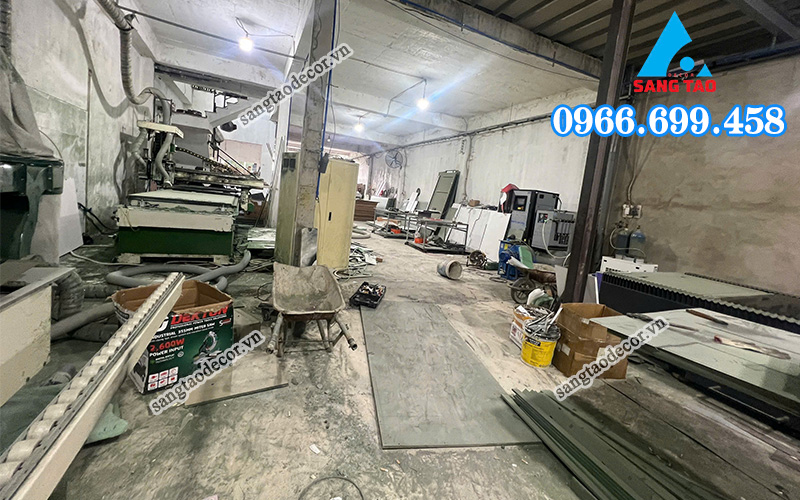 xưởng sản xuất trực tiếp thi công nội thất shop trong trung tâm thương mại