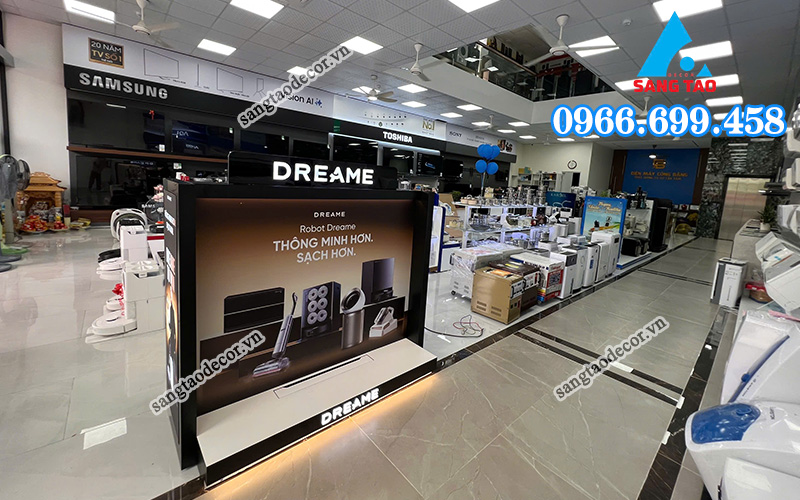 Quầy kệ trưng bày robot hút bụi Dreame