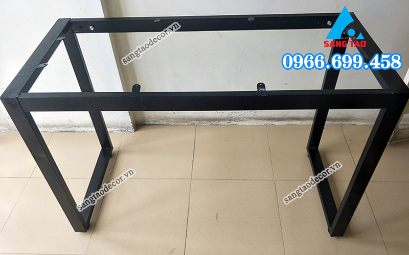gia công chân bàn sắt chữ U
