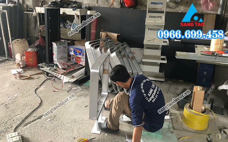 xưởng gia công chân bàn sắt Sáng Tạo Decor