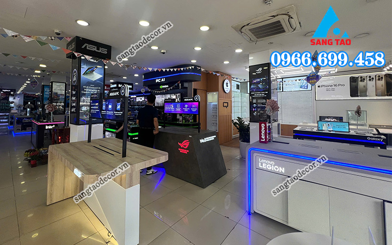 kệ quảng cáo tại Phong Vũ