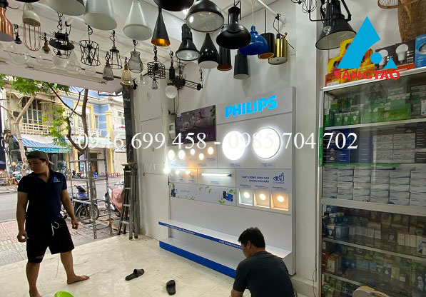 Quầy tủ kệ trưng bày đèn Philips Hùng Phát