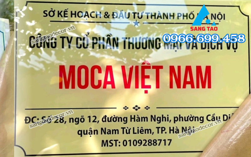 thi công bảng hiệu mica