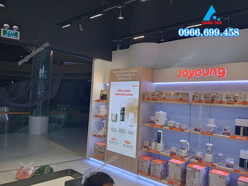 Hoàn thiện thi công showroom Smartlink tại Crescent Mall, thể hiện năng lực thiết kế và thi công nội thất showroom trong trung tâm thương mại cao cấp
