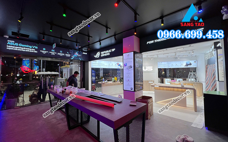 Hoàn thiện thi công showroom trọn gói cho Phong Vũ Quận 3, một dự án thiết kế và thi công nội thất showroom công nghệ đẳng cấp.