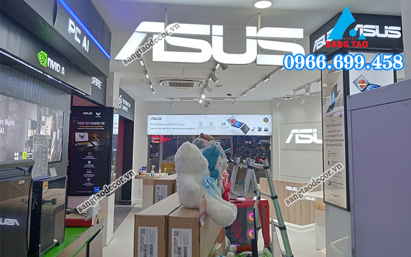hông gian bên trong showroom Phong Vũ sau khi thi công, nổi bật với khu vực thiết kế của ASUS và khu thi công nội thất showroom dành cho game thủ ROG.